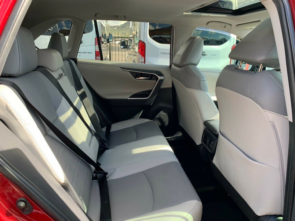 2019 Toyota RAV4 Limited AWD - 22949915 - 33