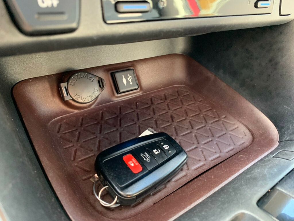 2019 Toyota RAV4 Limited AWD - 22949915 - 43