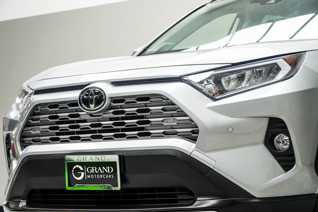 2019 Toyota RAV4 Limited photo 2