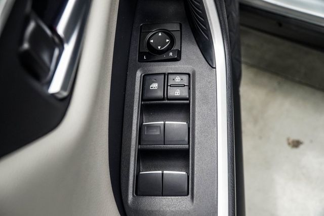 2019 Toyota RAV4 Limited AWD - 22936678 - 31