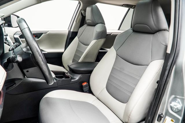 2019 Toyota RAV4 Limited AWD - 22936678 - 32