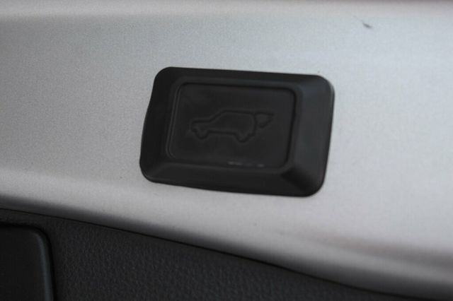 2019 Toyota RAV4 ONE OWNER AWD XSE HYBRID - 22951477 - 29