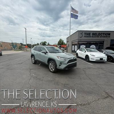 2019 Toyota RAV4 - 2T3A1RFV7KW075172