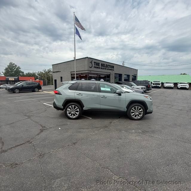 2019 Toyota RAV4 RAV4 XLE PREMIUM AWD W/COLD WEATHER PACKAGE - 23058671 - 18