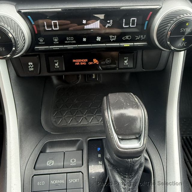 2019 Toyota RAV4 RAV4 XLE PREMIUM AWD W/COLD WEATHER PACKAGE - 23058671 - 32