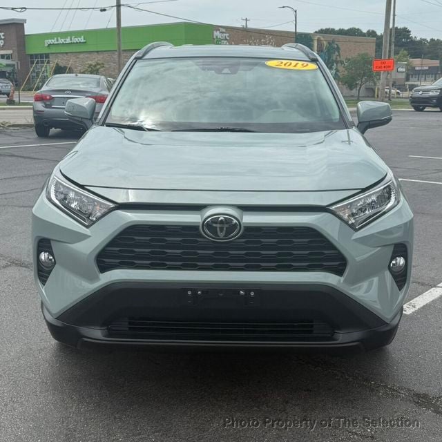 2019 Toyota RAV4 RAV4 XLE PREMIUM AWD W/COLD WEATHER PACKAGE - 23058671 - 4