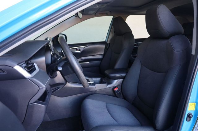 2019 Toyota RAV4 XLE - 23096812 - 16