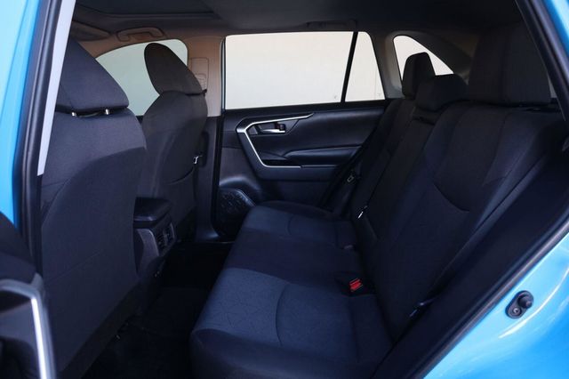 2019 Toyota RAV4 XLE - 23096812 - 19