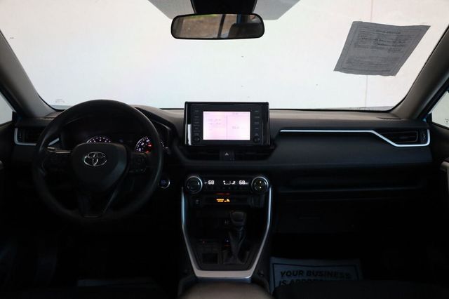 2019 Toyota RAV4 XLE - 23096812 - 28
