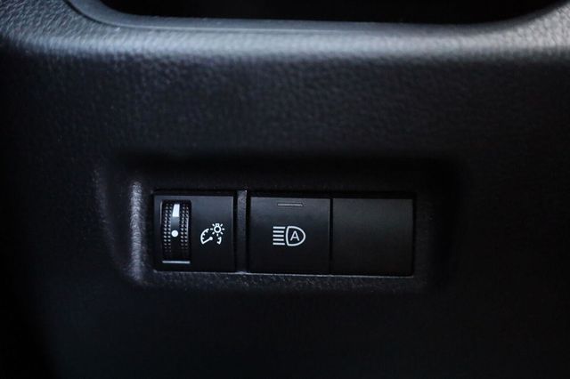 2019 Toyota RAV4 XLE - 23096812 - 36