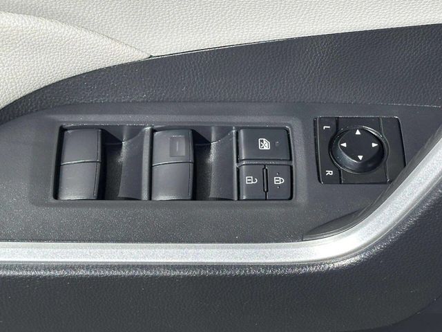 2019 Toyota RAV4 XLE AWD - 22937444 - 9