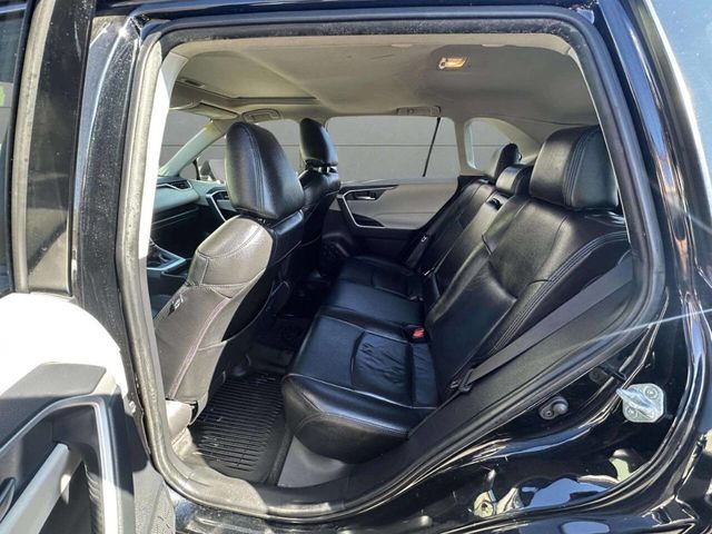 2019 Toyota RAV4 XLE AWD - 22937444 - 17