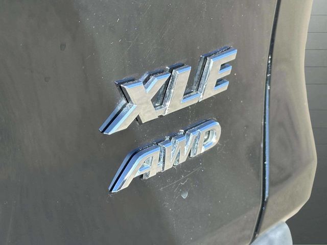 2019 Toyota RAV4 XLE AWD - 22937444 - 18