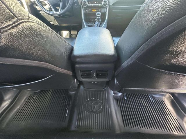 2019 Toyota RAV4 XLE AWD - 22937444 - 23