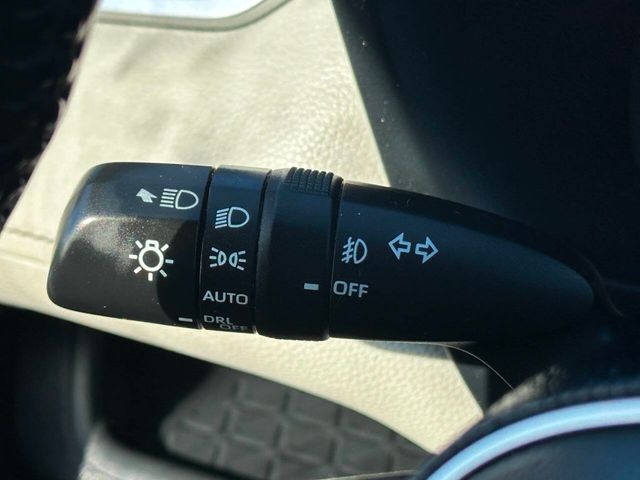 2019 Toyota RAV4 XLE AWD - 22937444 - 37