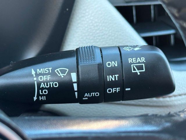 2019 Toyota RAV4 XLE AWD - 22937444 - 38