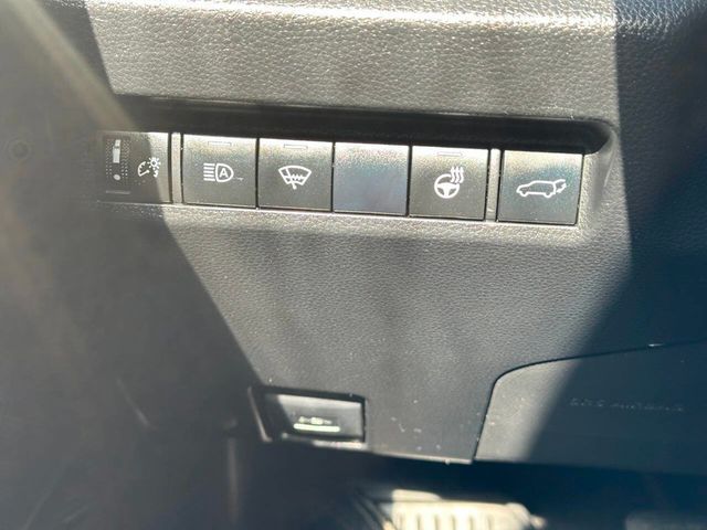 2019 Toyota RAV4 XLE AWD - 22937444 - 39