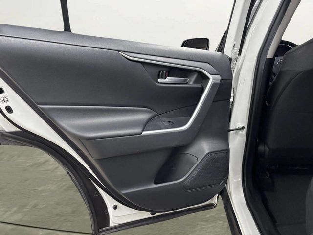 2019 Toyota RAV4 XLE AWD - 22967410 - 13