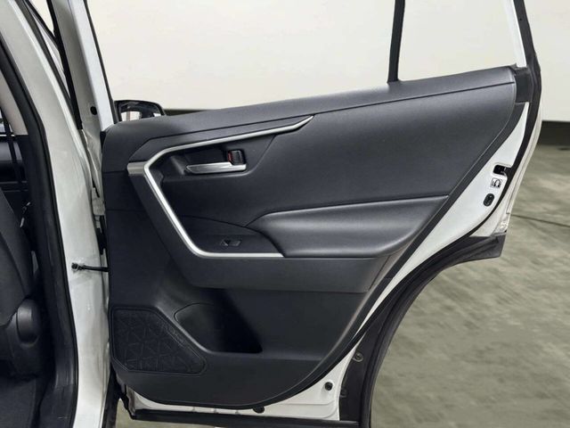 2019 Toyota RAV4 XLE AWD - 22967410 - 17