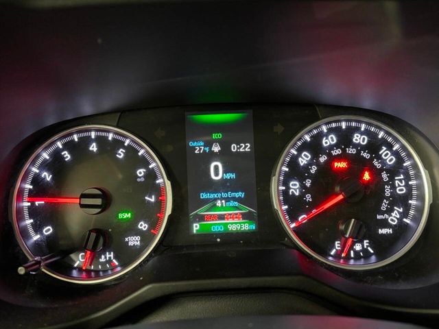 2019 Toyota RAV4 XLE AWD - 22967410 - 36