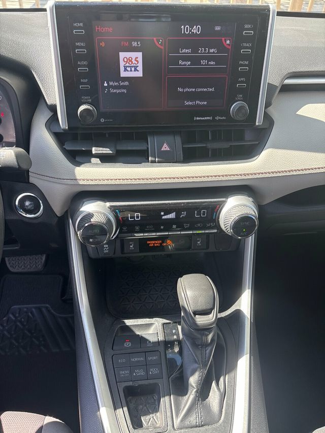 2019 Toyota RAV4 XLE AWD - 22903368 - 10