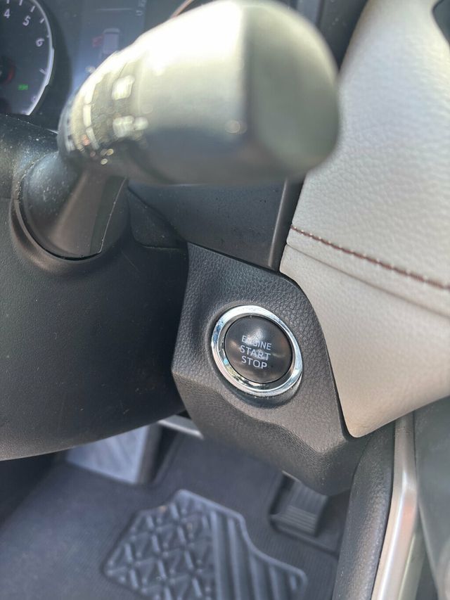 2019 Toyota RAV4 XLE AWD - 22903368 - 11