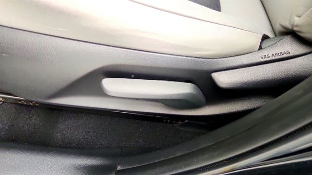 2019 Toyota RAV4 XLE AWD - 23063250 - 11