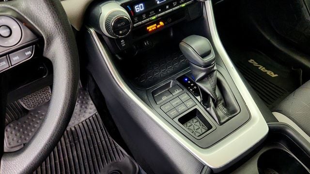 2019 Toyota RAV4 XLE AWD - 23063250 - 16