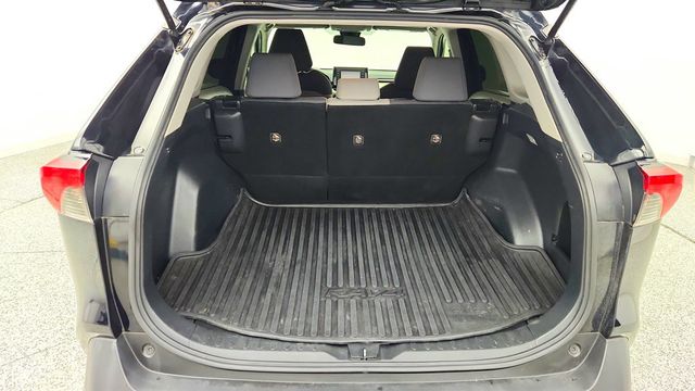 2019 Toyota RAV4 XLE AWD - 23063250 - 21