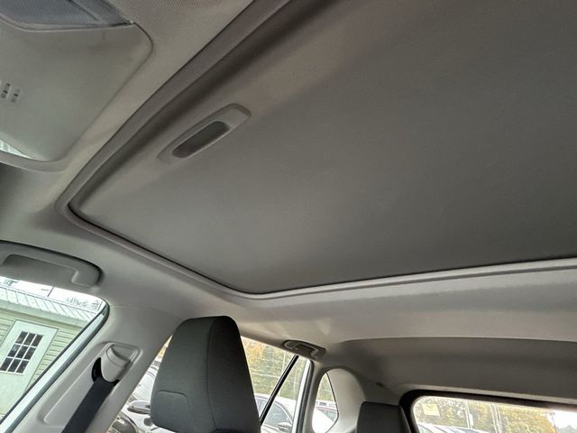 2019 Toyota RAV4 XLE FWD - 22946225 - 19