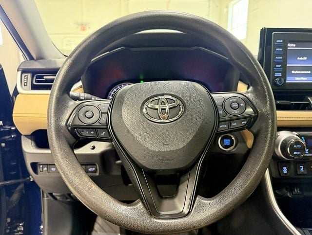 2019 Toyota RAV4 XLE FWD - 22942422 - 10