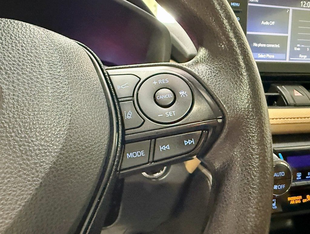 2019 Toyota RAV4 XLE FWD - 22942422 - 11