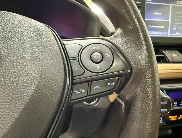 2019 Toyota RAV4 XLE FWD - 22942422 - 11