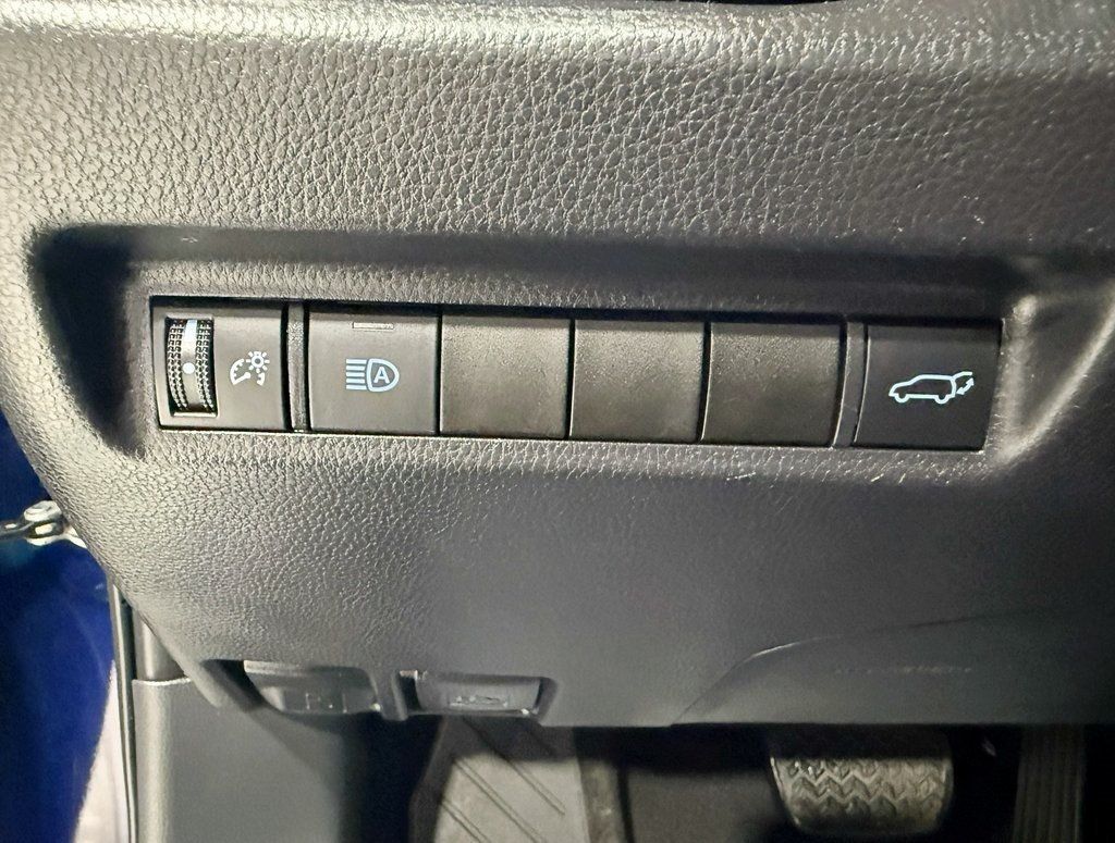 2019 Toyota RAV4 XLE FWD - 22942422 - 13