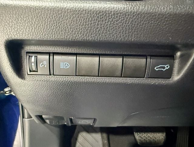 2019 Toyota RAV4 XLE FWD - 22942422 - 13