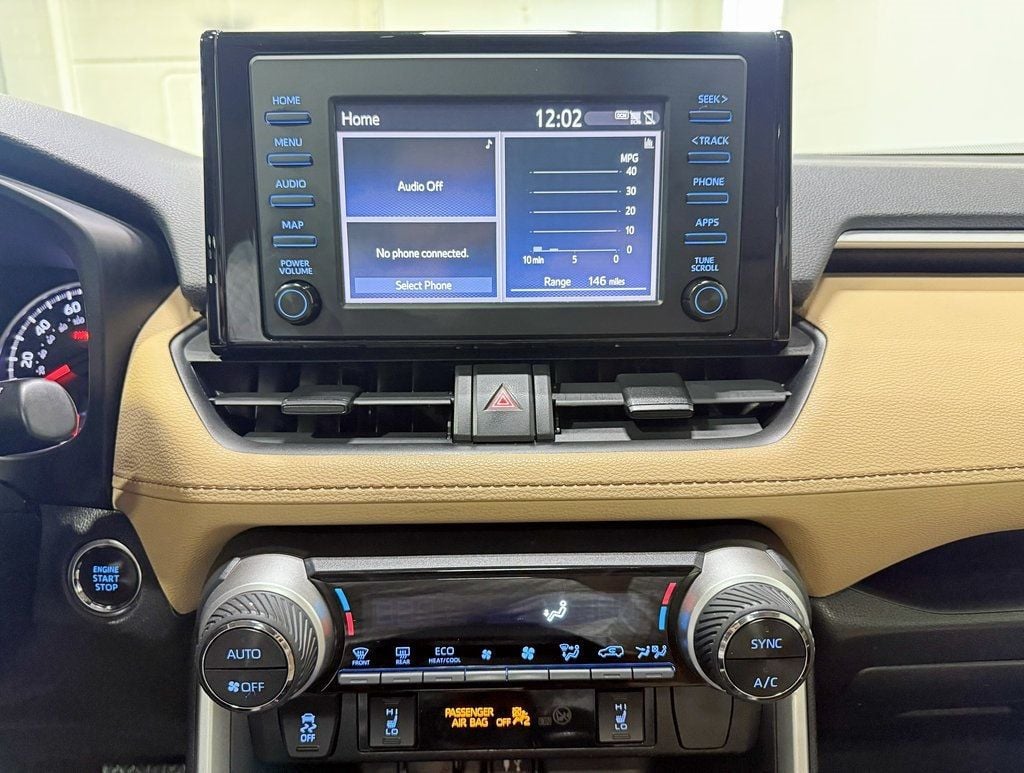 2019 Toyota RAV4 XLE FWD - 22942422 - 16