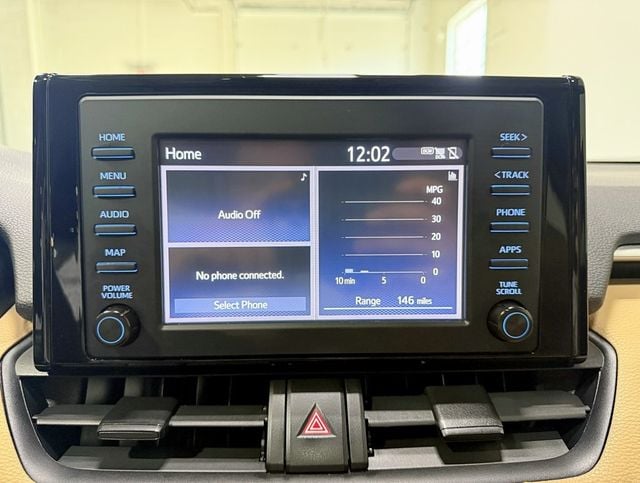 2019 Toyota RAV4 XLE FWD - 22942422 - 17