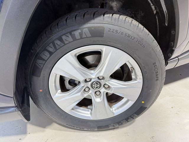 2019 Toyota RAV4 XLE FWD - 22942422 - 1