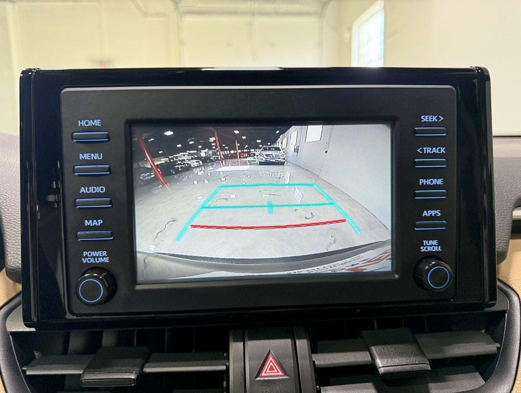 2019 Toyota RAV4 XLE FWD - 22942422 - 19