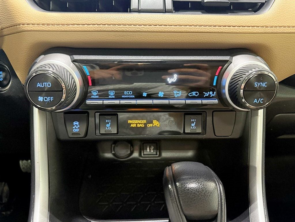 2019 Toyota RAV4 XLE FWD - 22942422 - 20