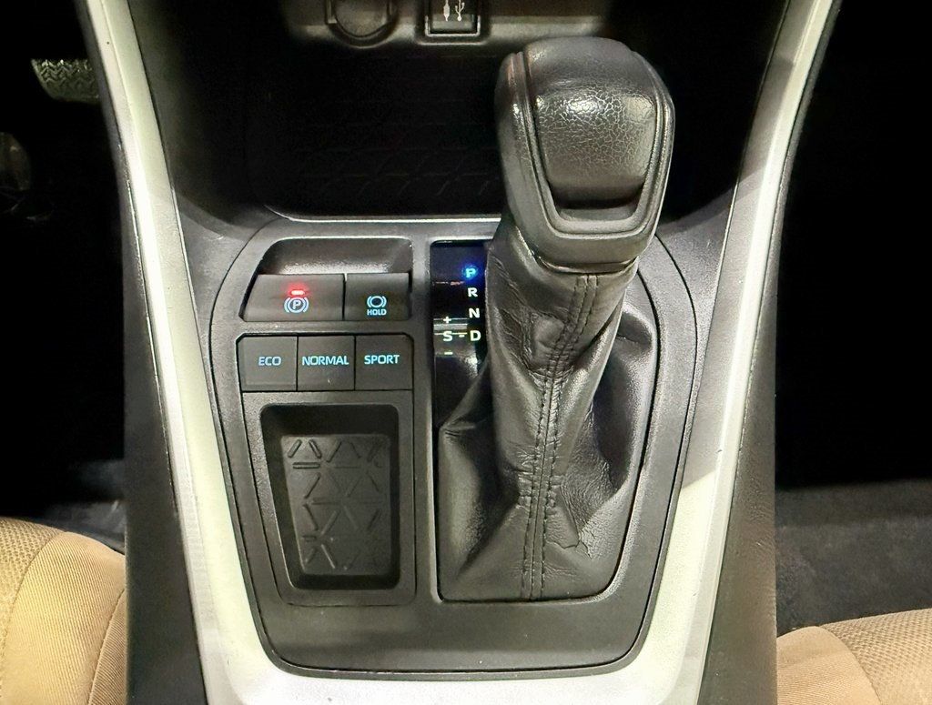 2019 Toyota RAV4 XLE FWD - 22942422 - 22