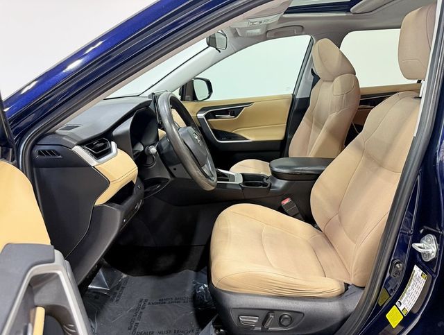 2019 Toyota RAV4 XLE FWD - 22942422 - 25
