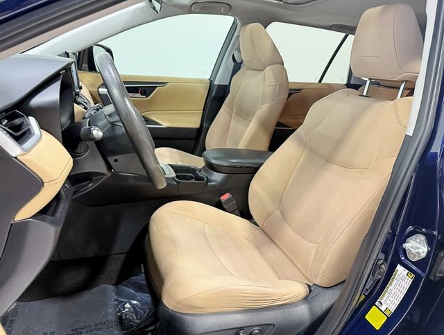 2019 Toyota RAV4 XLE FWD - 22942422 - 26