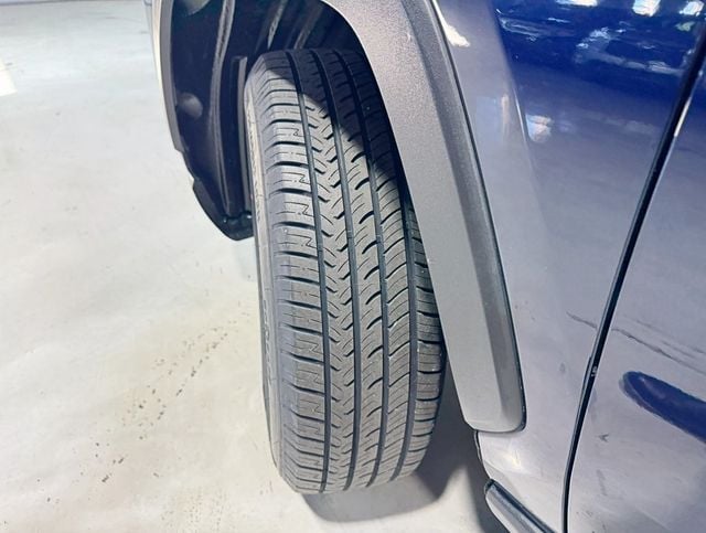 2019 Toyota RAV4 XLE FWD - 22942422 - 2