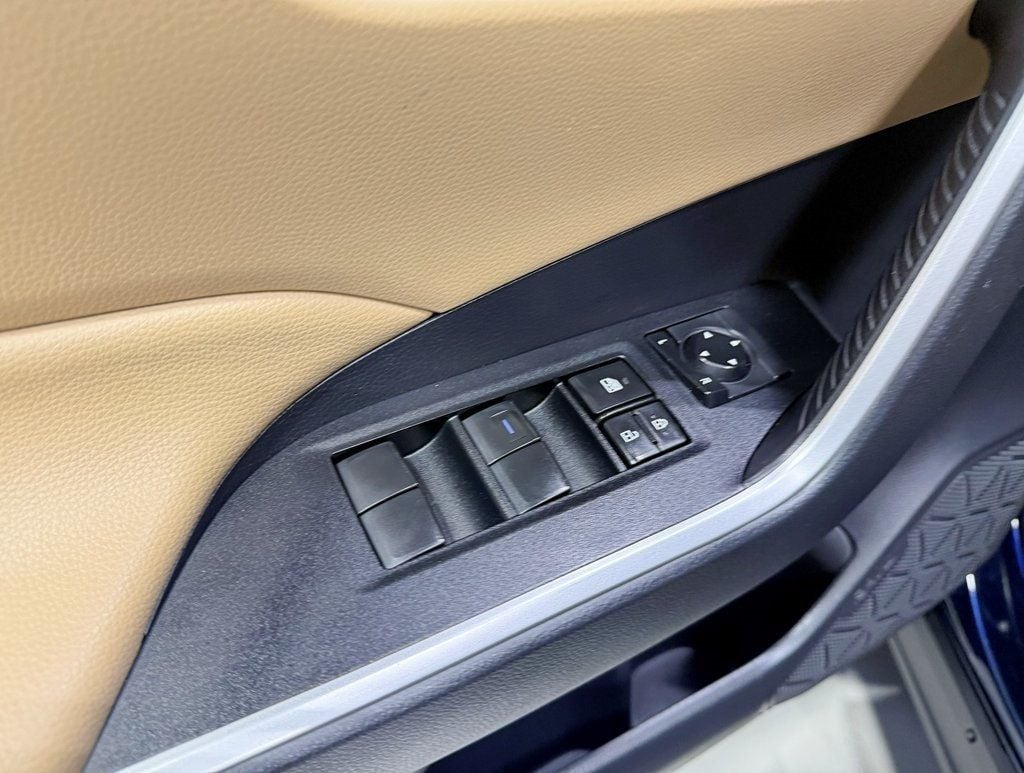 2019 Toyota RAV4 XLE FWD - 22942422 - 30