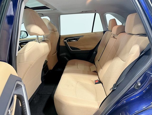 2019 Toyota RAV4 XLE FWD - 22942422 - 31