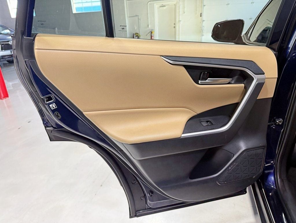 2019 Toyota RAV4 XLE FWD - 22942422 - 34