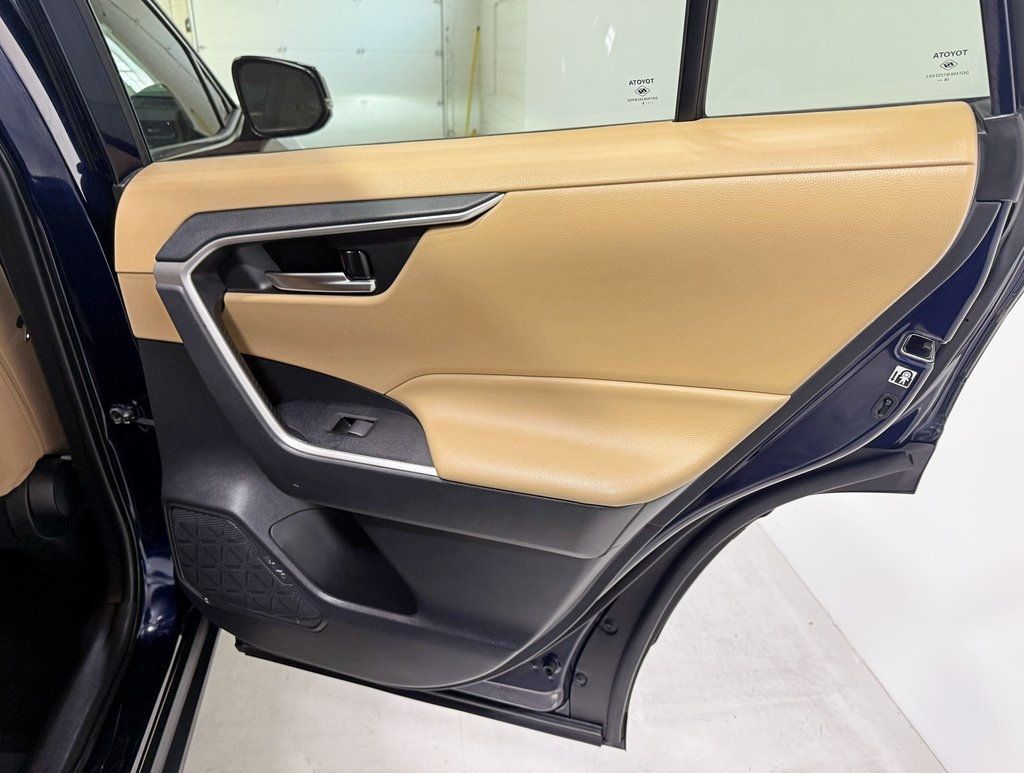 2019 Toyota RAV4 XLE FWD - 22942422 - 39