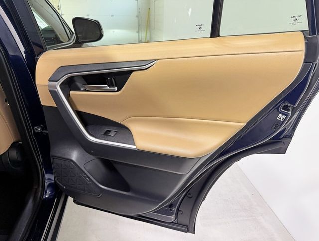2019 Toyota RAV4 XLE FWD - 22942422 - 39