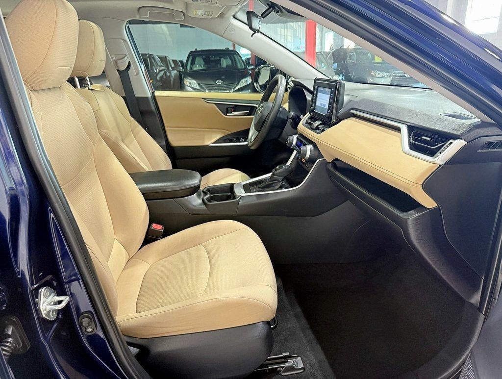 2019 Toyota RAV4 XLE FWD - 22942422 - 40